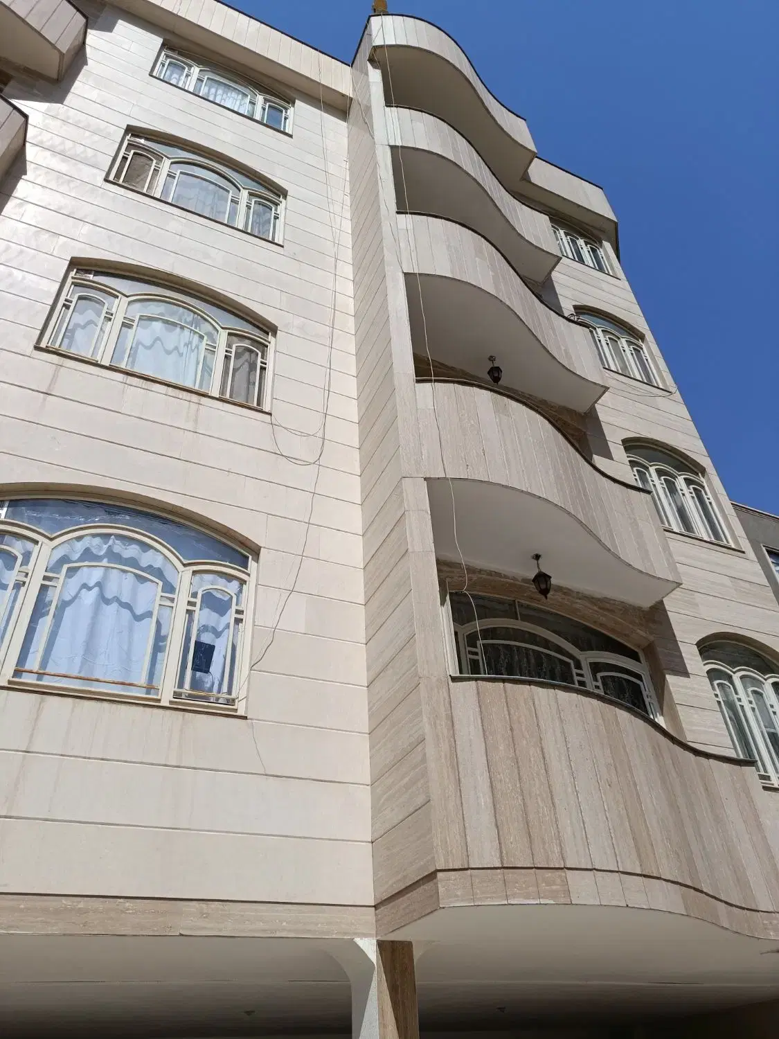 واحد فول_ پشت وکیل آباد _90 متر_قابل تبدیل