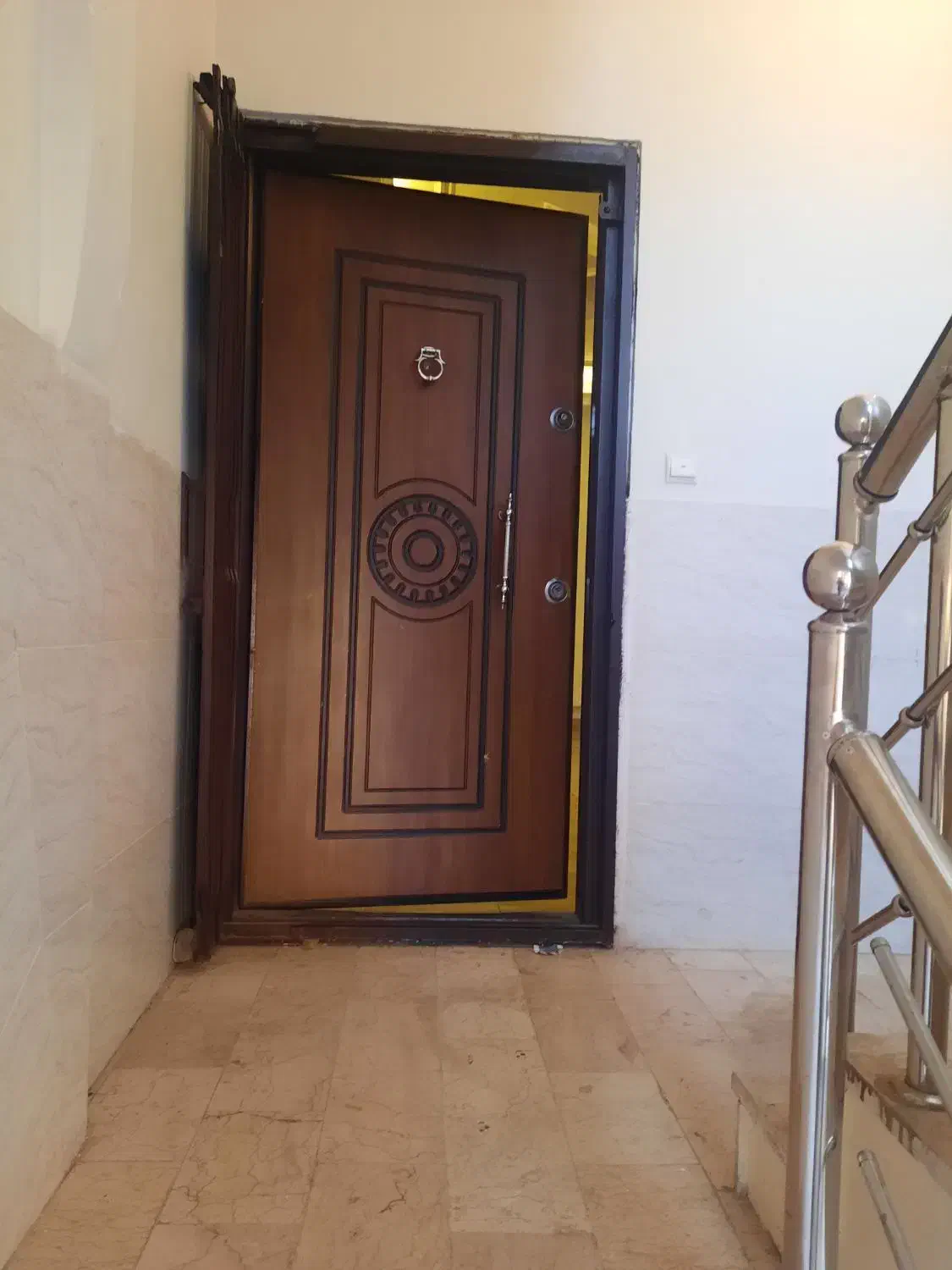 ساختمان ۳طبقه سنددار بر خیابان اصلی
