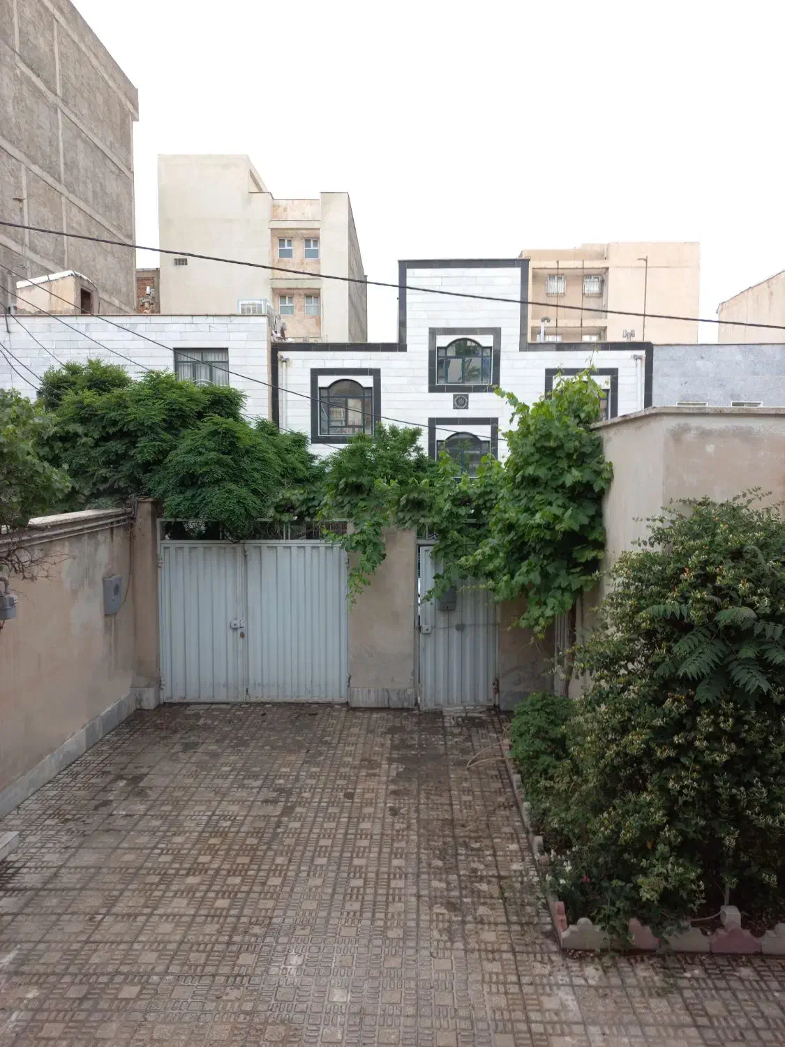 ۲۴۰ متر خانه ویلایی دربست شهرک خاتم