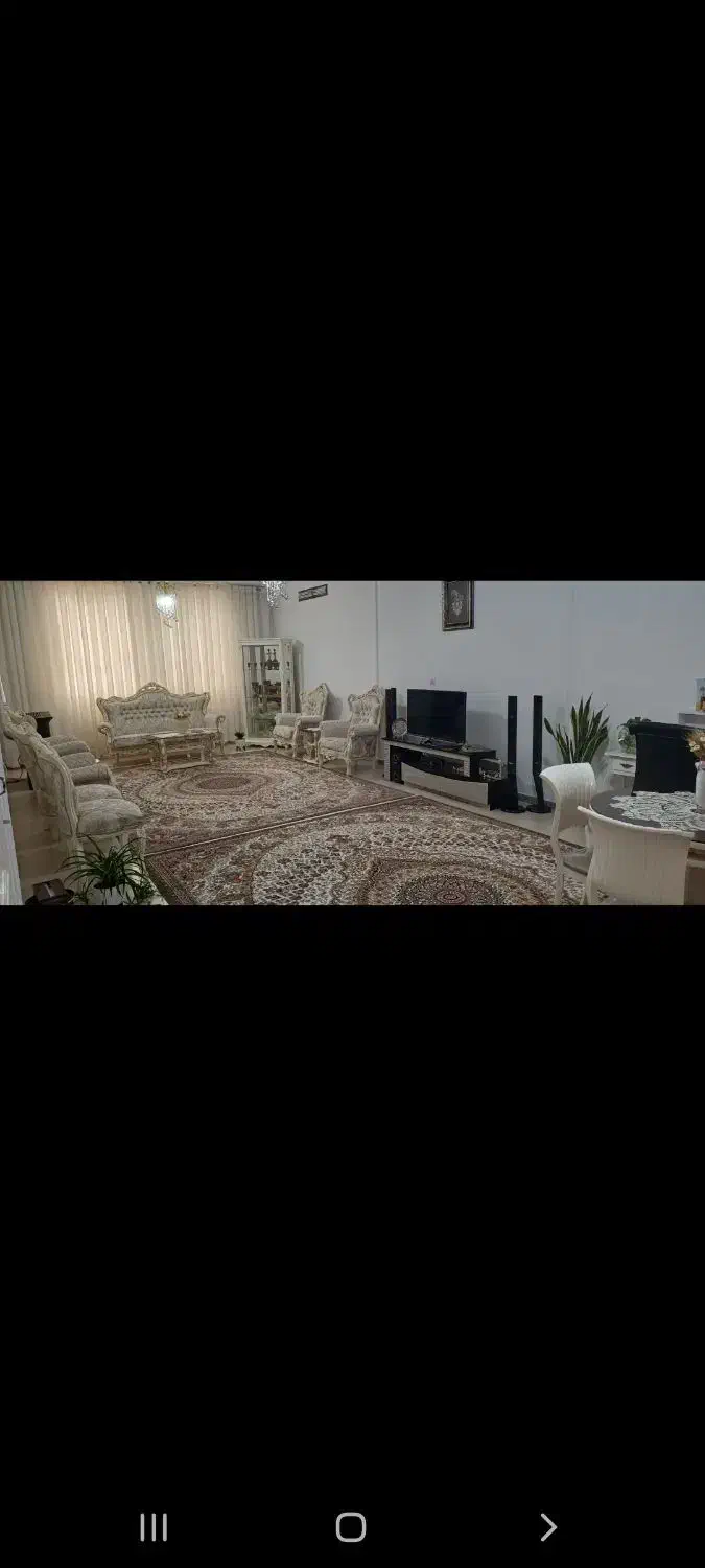 یک واحد ۸۰متری هم کف  از دو طبقه  شخص ساز
