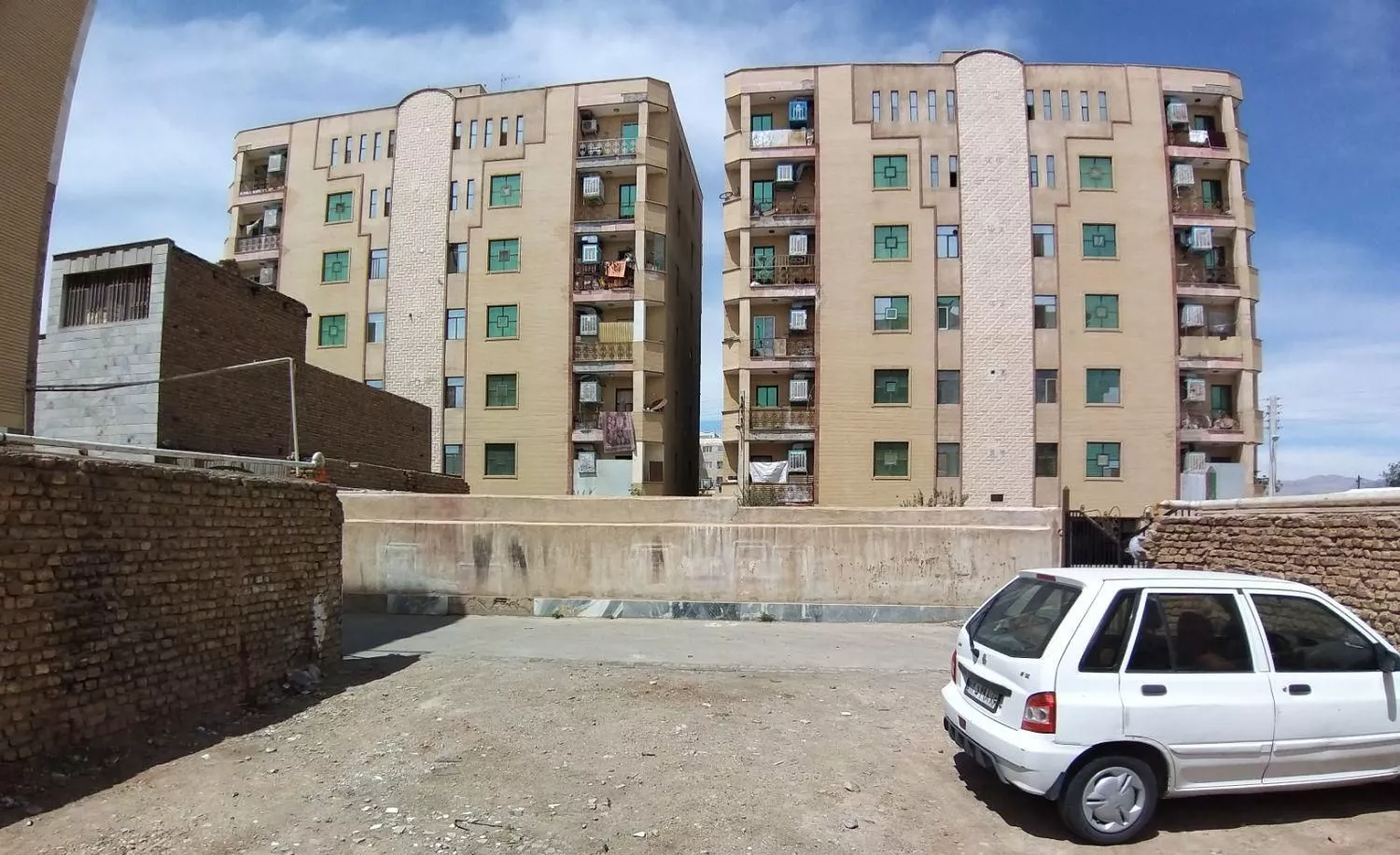 زمین مسکونی