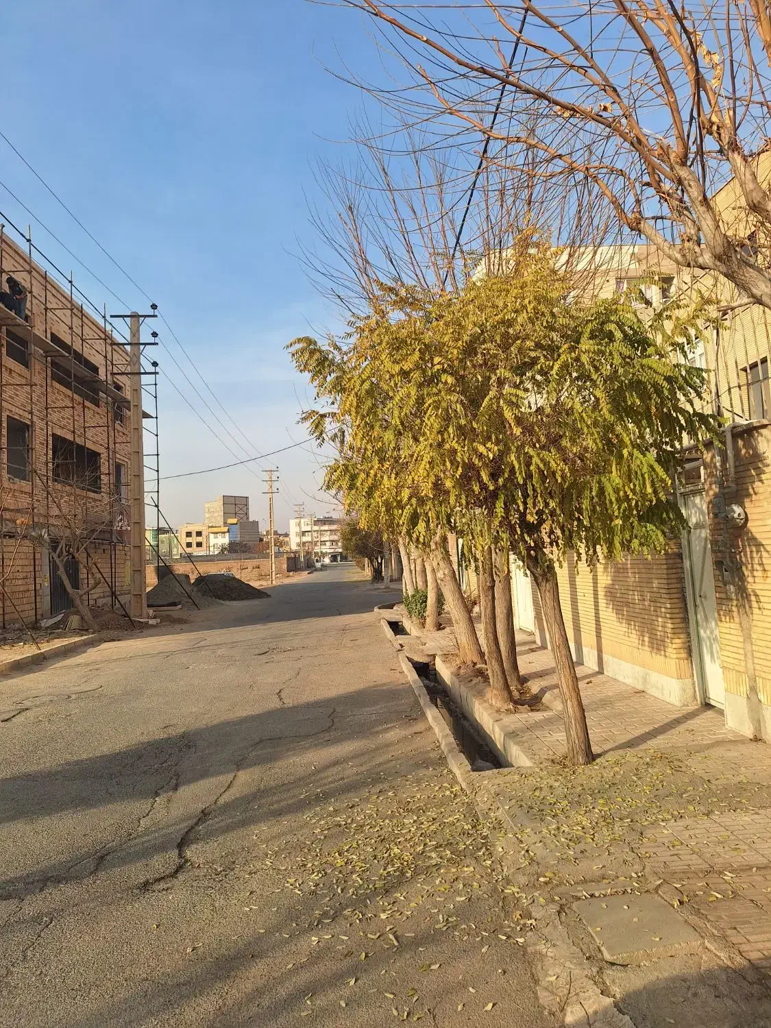 ۱۰۰۰ متر خدماتی مسکونی