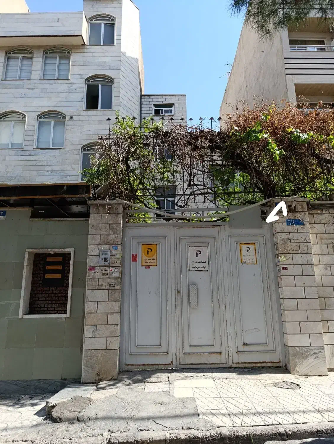 یک باب ساختمان دربستی