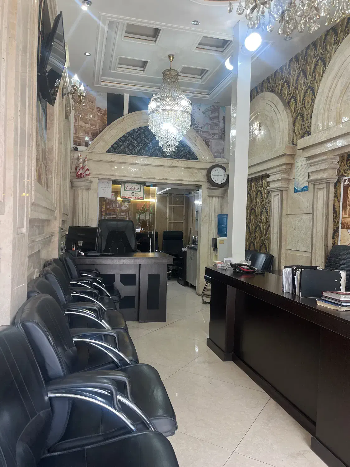 ۲۷ متر مغازه بین فلکه سوم وچهارم املاک اپادانا