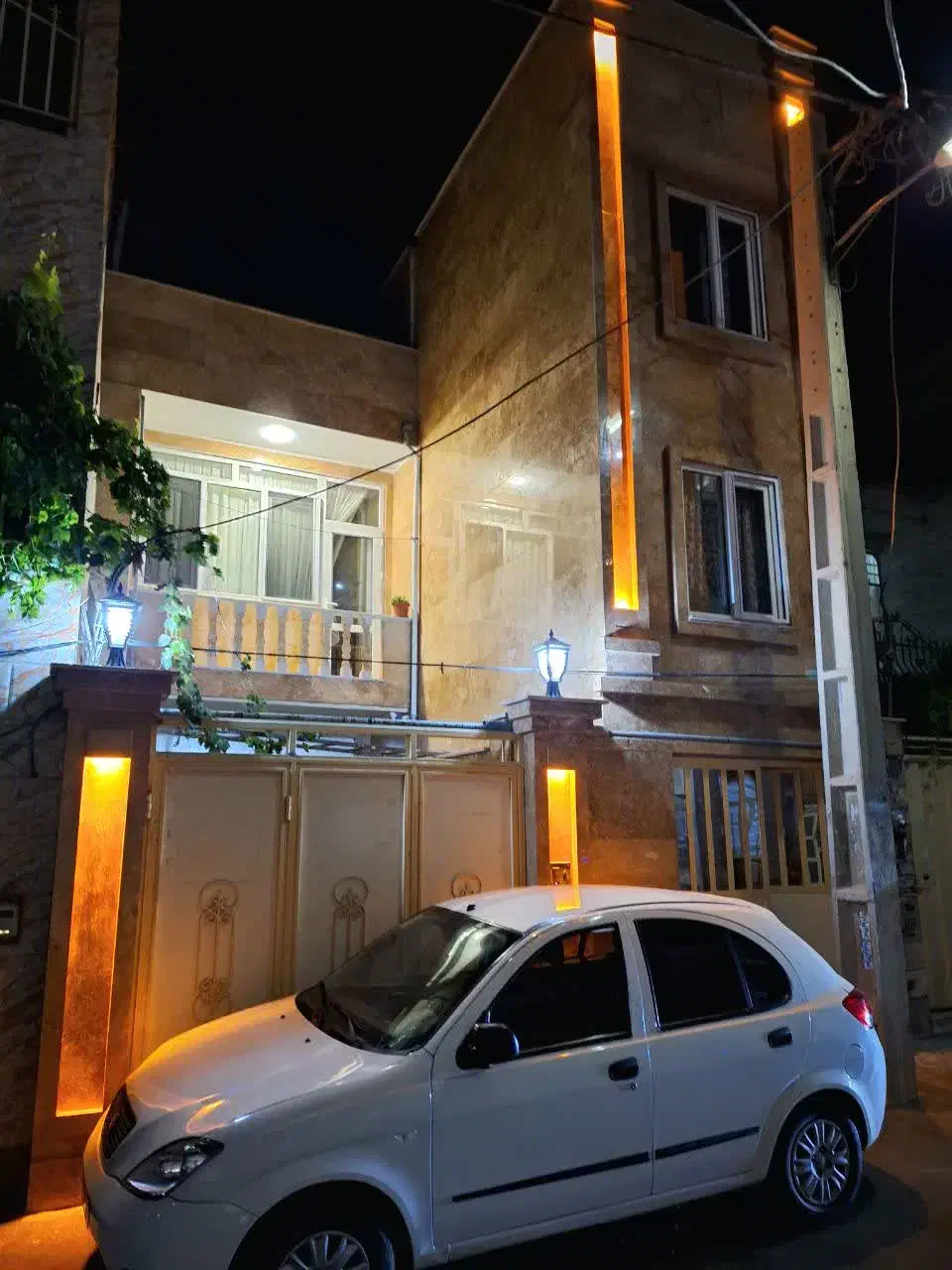 ویلایی ۲ طبقه و نیم