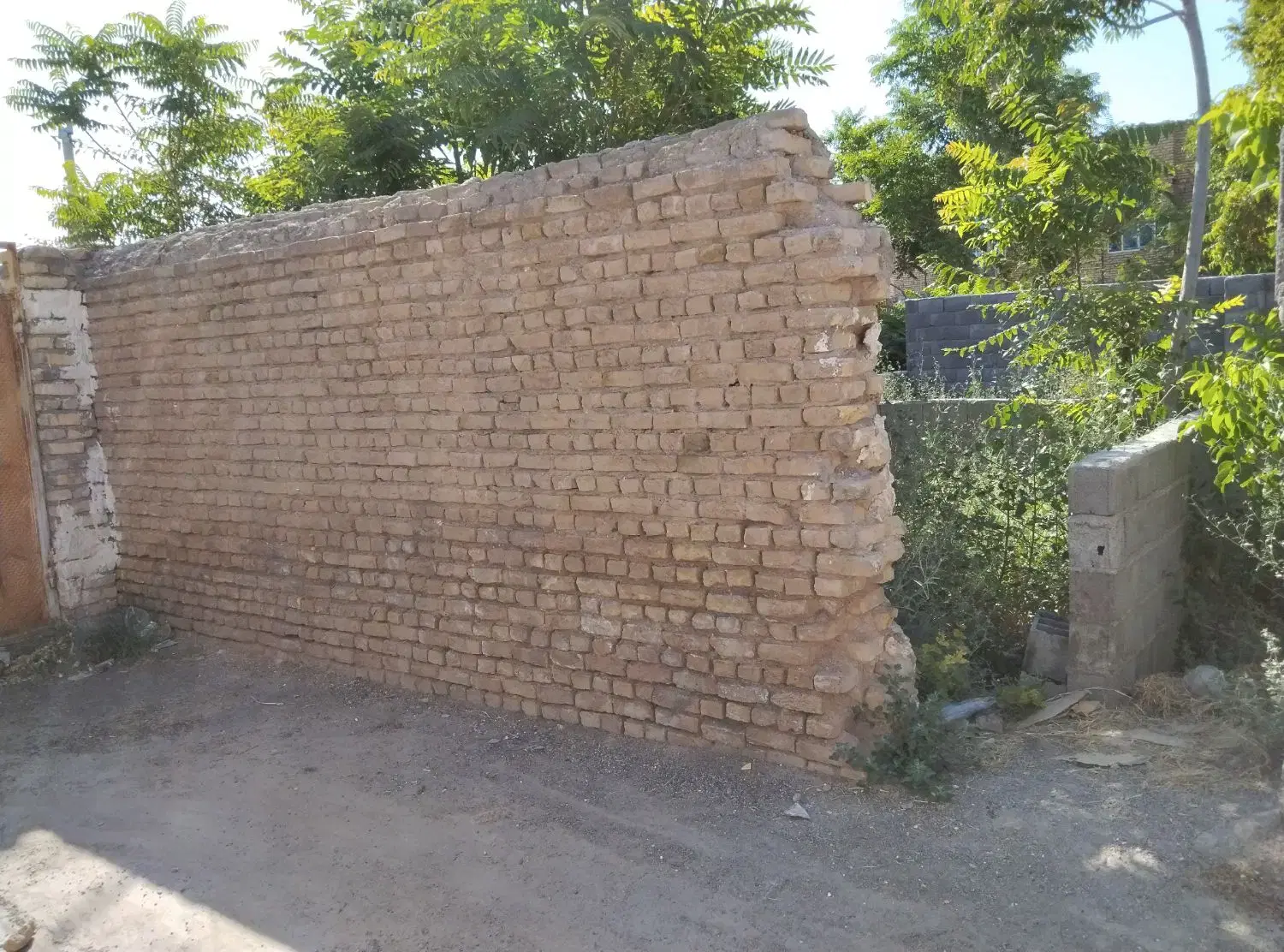 زمین فروشی