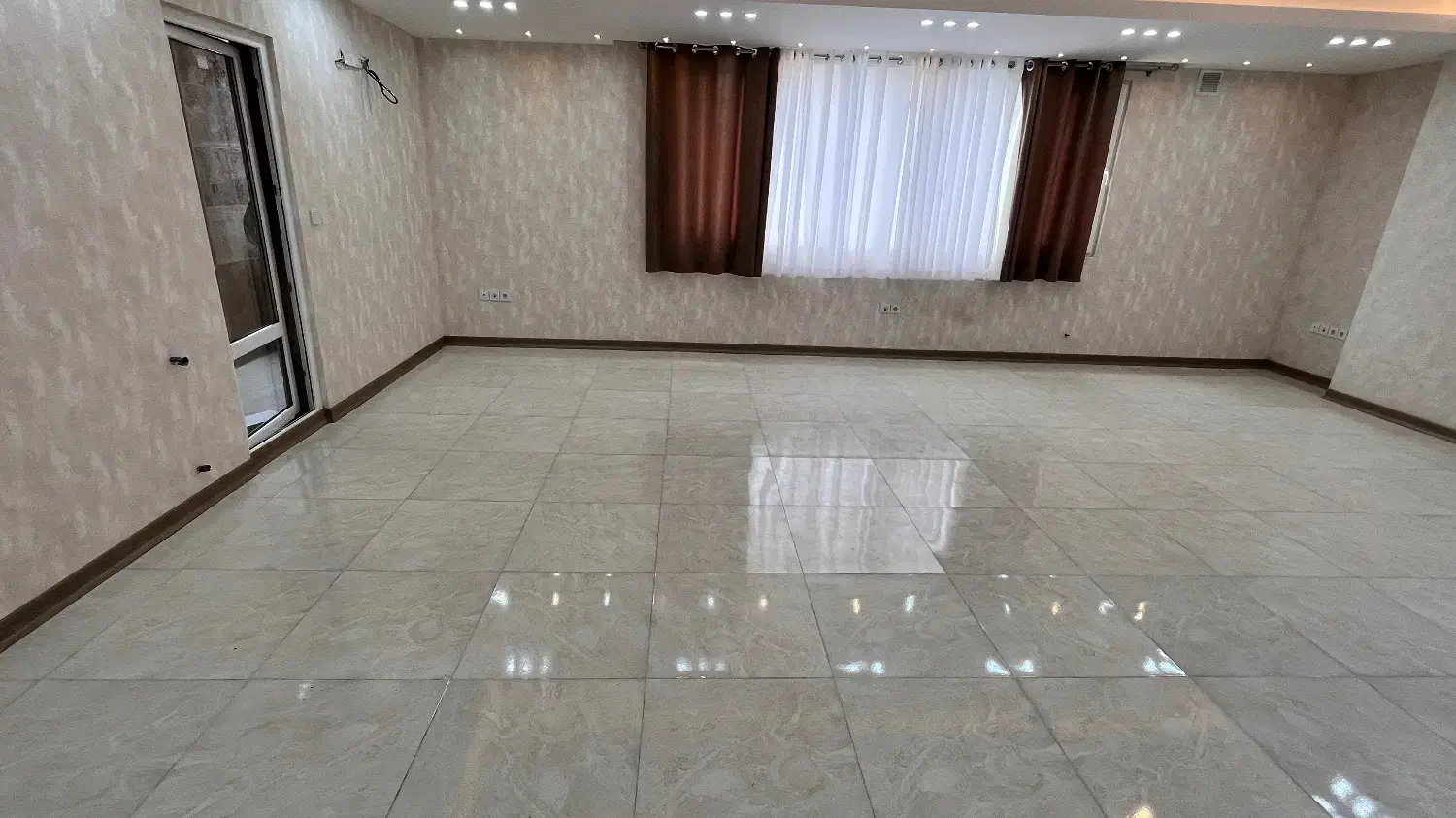 ۱۲۰ متر ، خوش نقشه سالن بزرگ در زاگرس شرقی