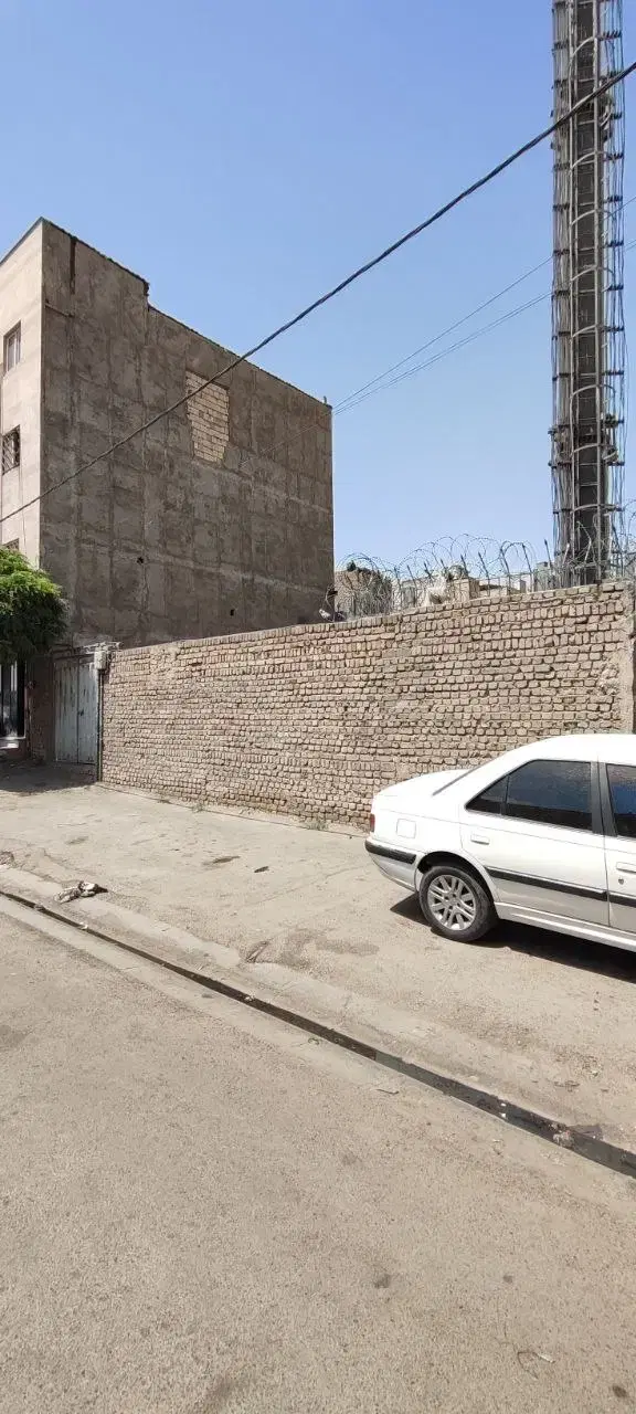 زمین چهار دیواری ۱۳۸ متر با انشعاب اب
