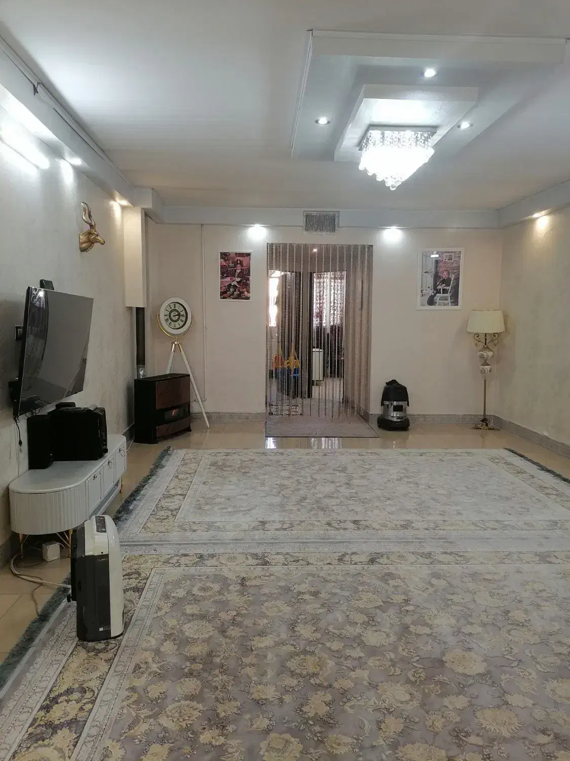 120متر2خواب طبقه سوم پارکینگ حاشیه خیابان 20 متری
