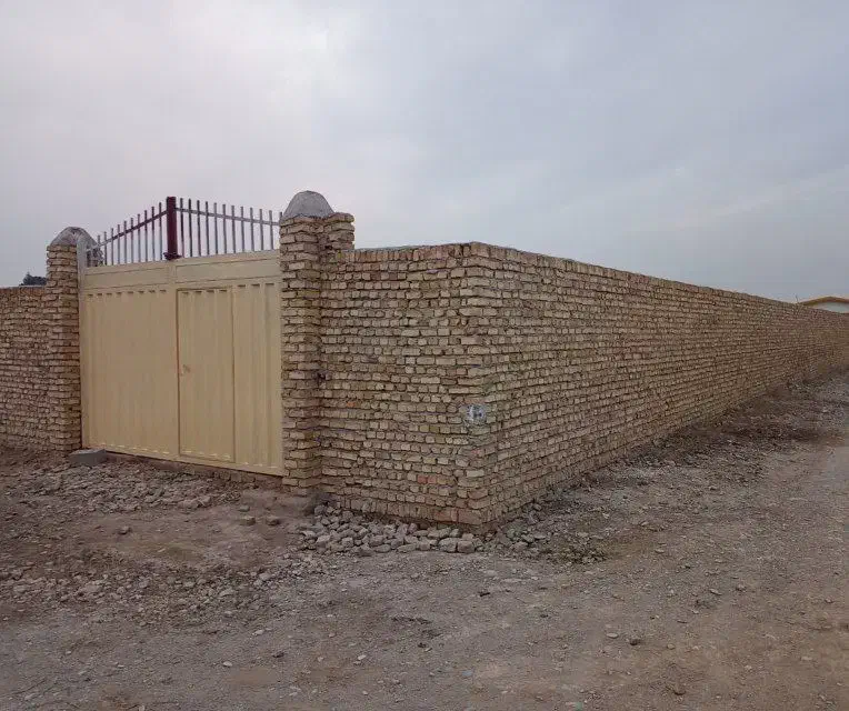 چهار دیواری آجری 1400متری در بهترین لوکیشن