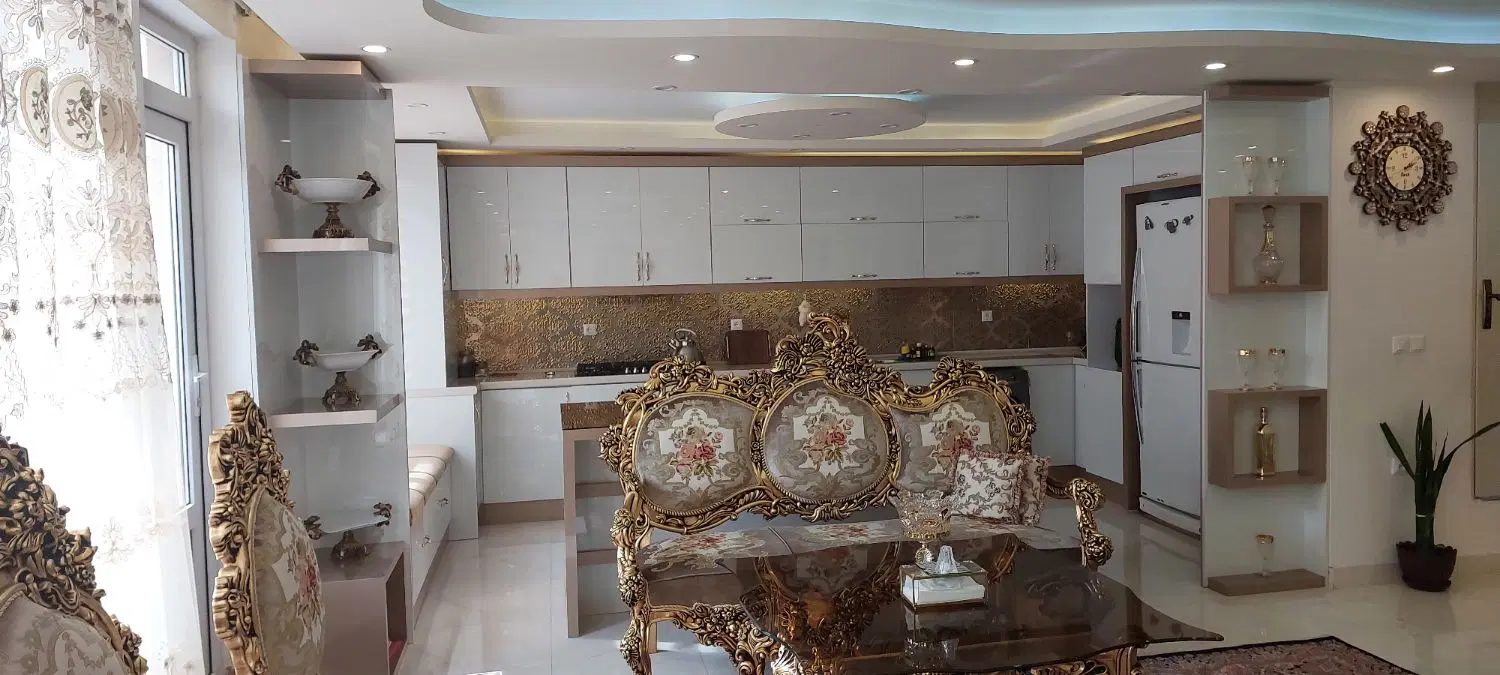 حیاط دو طبقه در عباسی