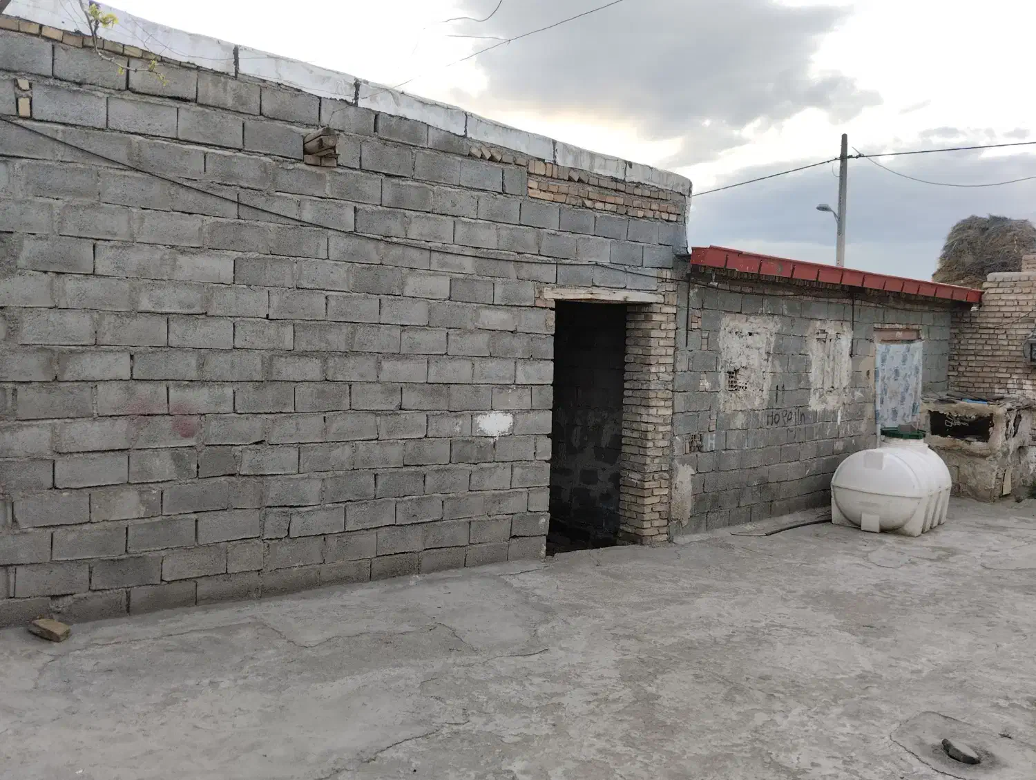 حیاط مسکونی به متراژ 375متردر روستای تازه کندآخوند
