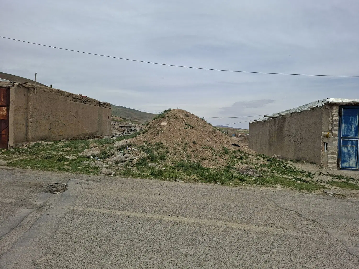 زمین درروستا ۳۵ کیلومتری جاده تبریز  آماده ساخت