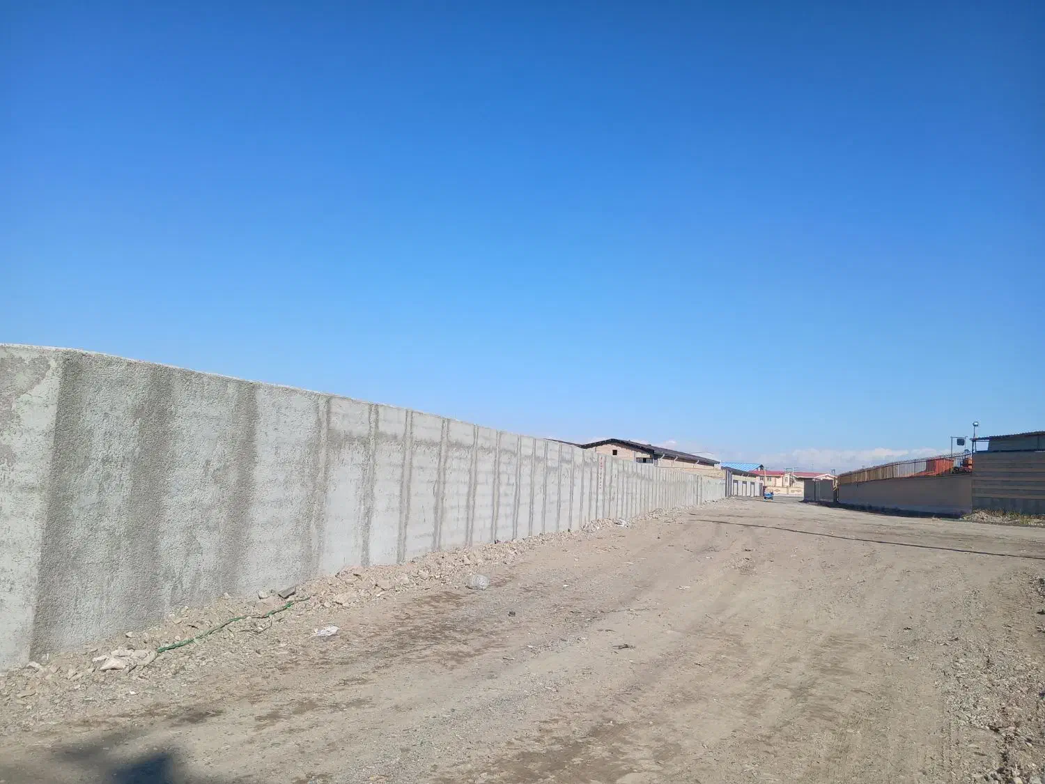 ۳۰۰۰مترچهاردیواری شهرک صنعتی  صفادشت