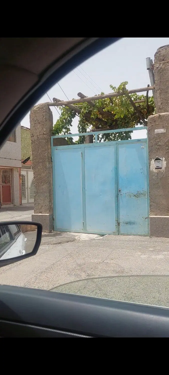 ۷۳ متر سند تک برگ ماشین داخل حیاط میره یک خابه