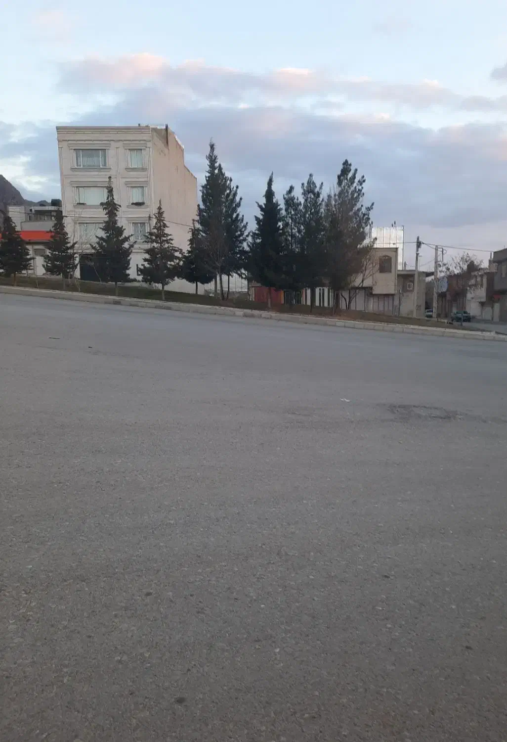 زمین مسکونی جلو خیابان