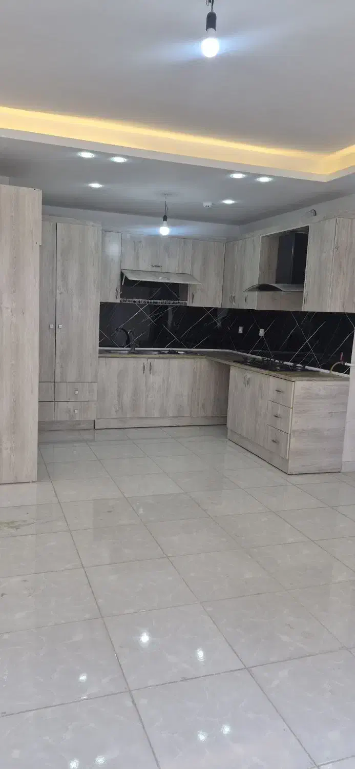آپارتمان درمحیطی ارام، شیک وبدون خرج، سنددار