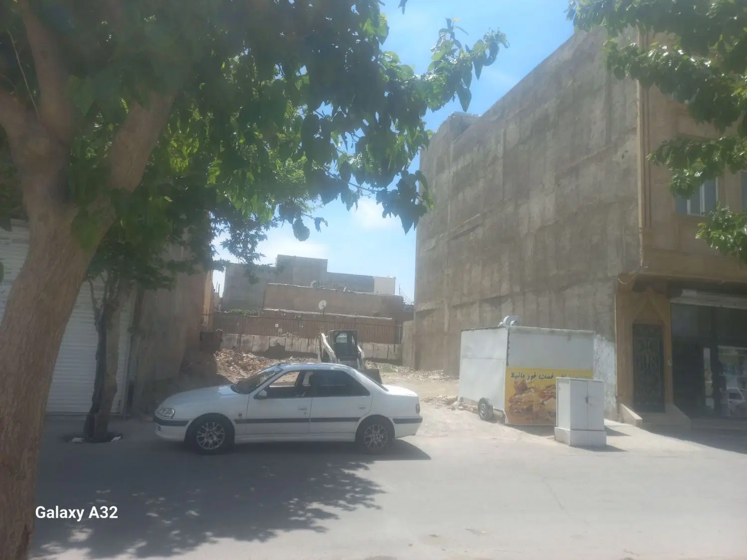 زمین به مساحت ۱۲۸ متر ۱۰۰متر تجاری ۱۲۰مترمسکونی