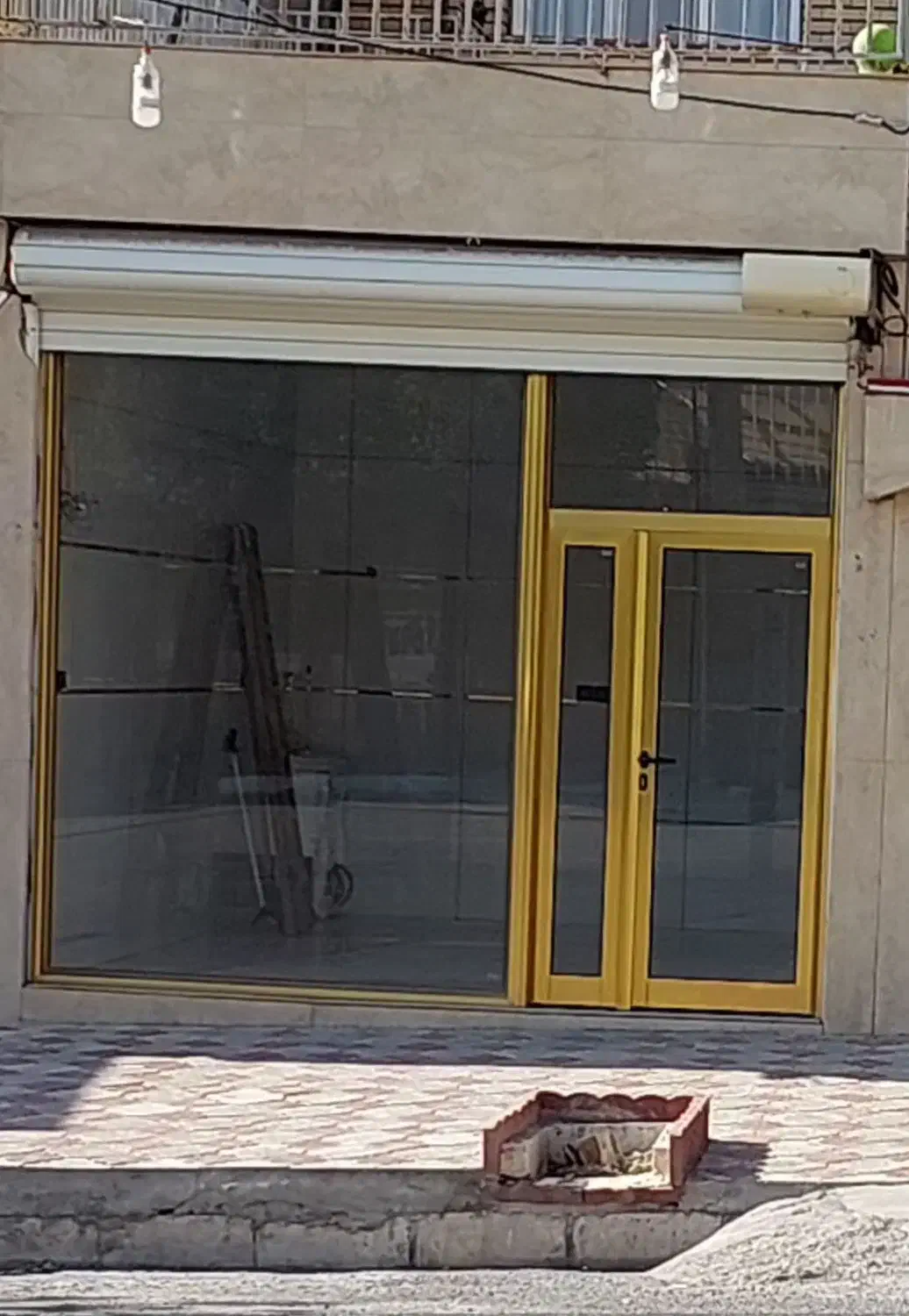 مغازه20متری تازه ساخت در شهرک ارم بر خیابان اصلی