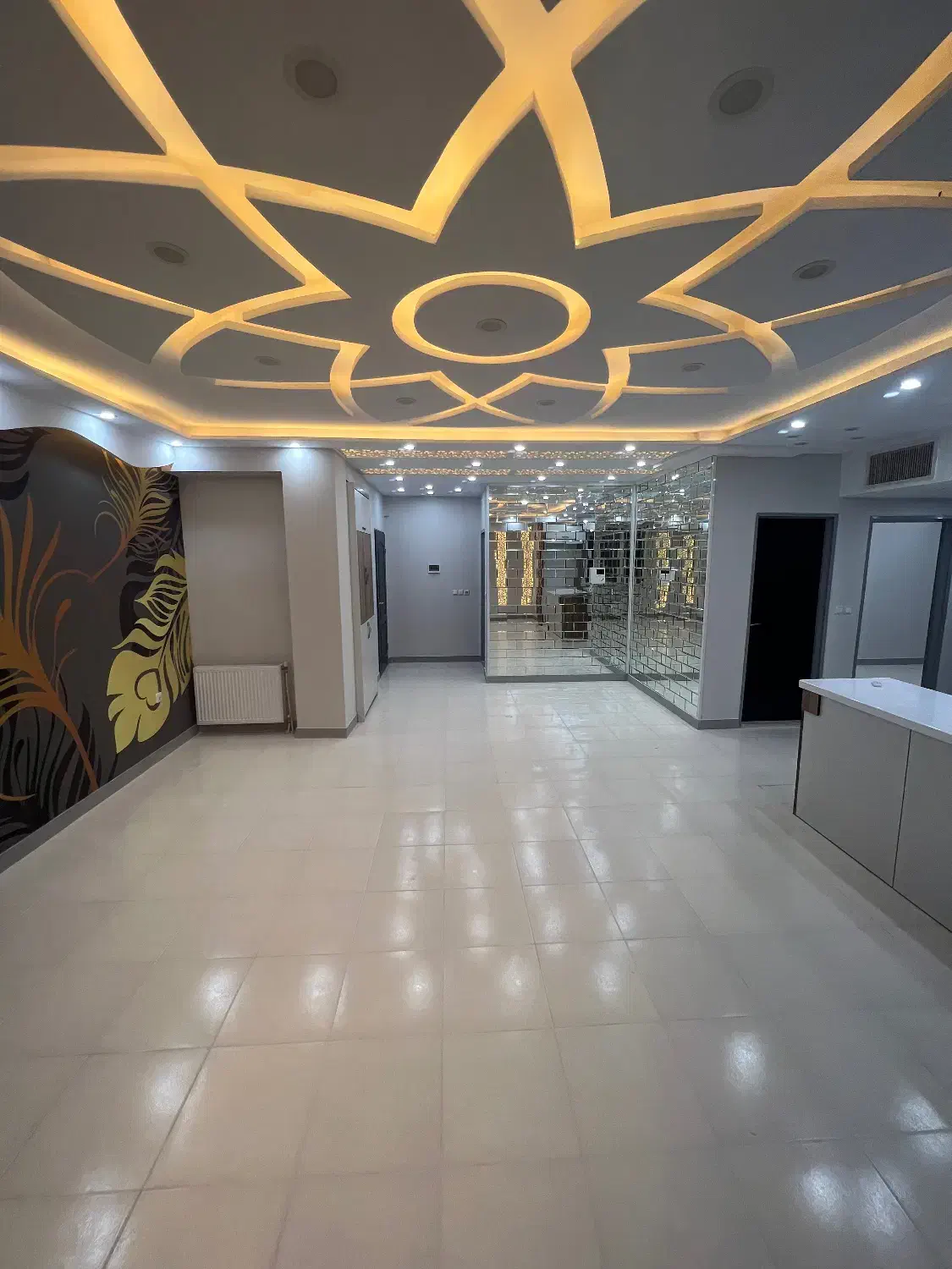 ۱۰۰ متر آپارتمان(پارکینگ مسقف-پذیرایی بزرگ)