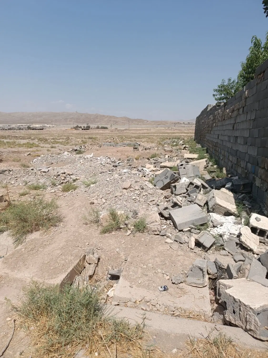 زمین فروشی بر جاده اصلی کبود گنبد