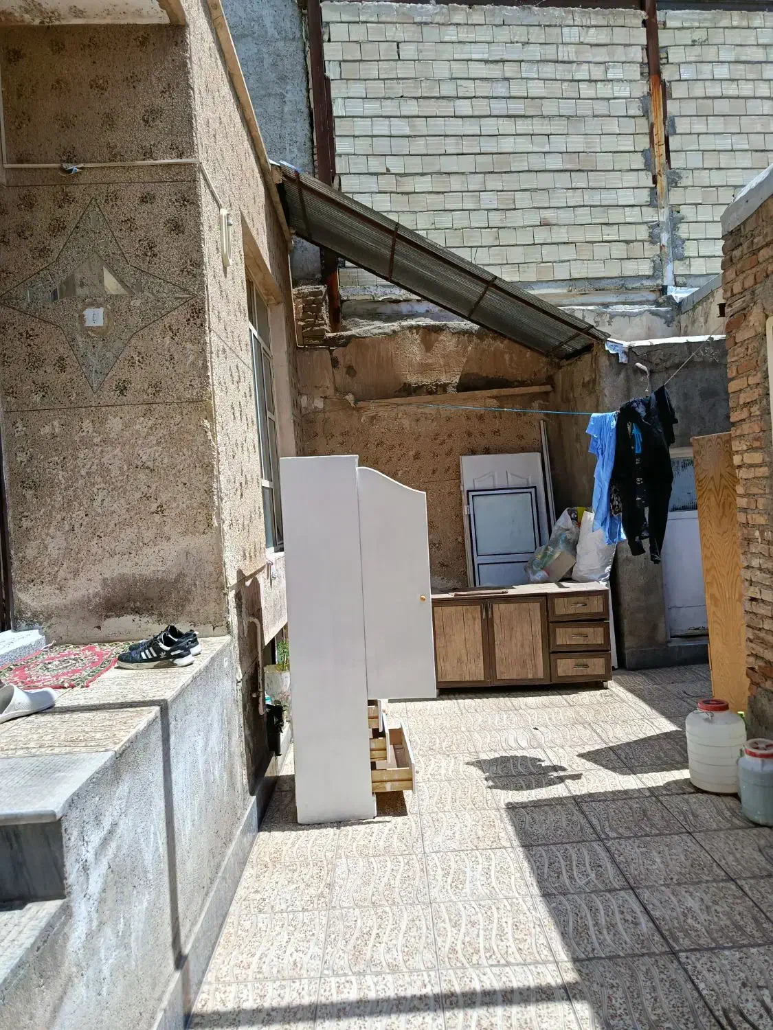 خانه حیاط دار دو نبش جنوبی متراژ بالا