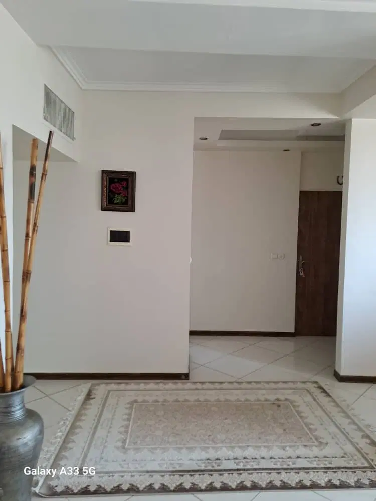 آپارتمان ۱۲۱ متری تک واحدی در گیلاوند غرق در نور