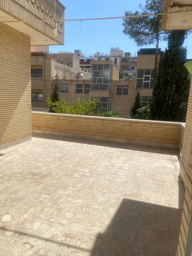 اجاره تجاری سر چهاراه فرایبورک