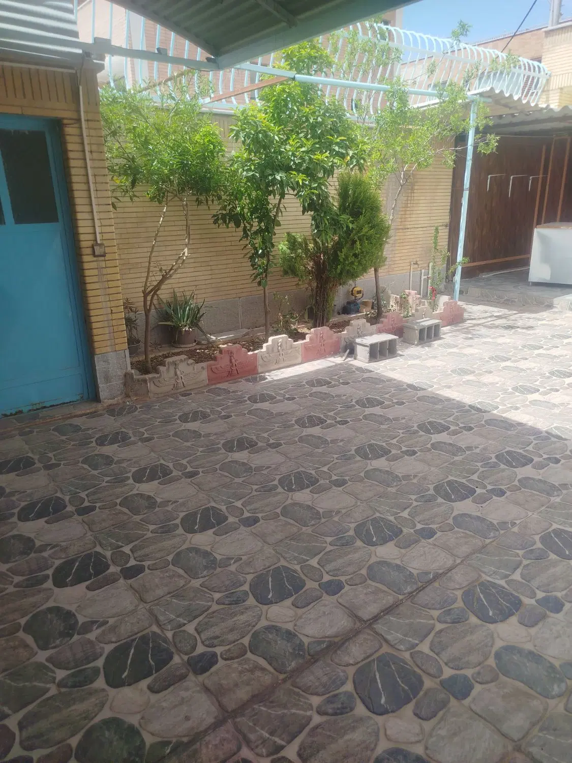رهن یک خواب بهارستان