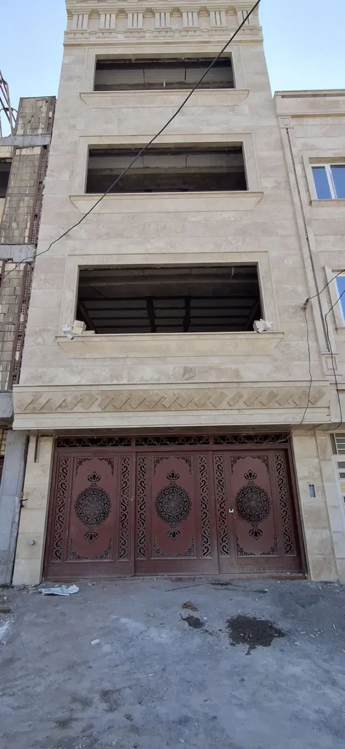 آپارتمان مهندسی ساز سه طبقه تک واحدی
