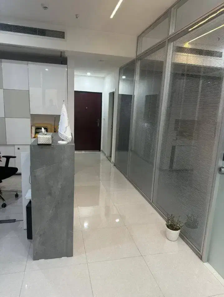 110 متر اداری _ فول امکانات_ با6 اتاق_ بر اصلی