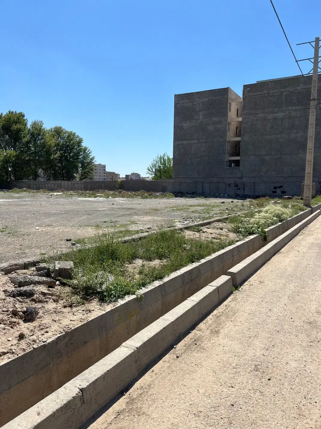 زمین ۲۰۰ متری