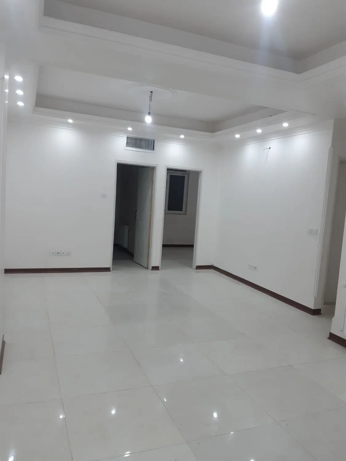 ساختمان نوساز ۵ طبقه
