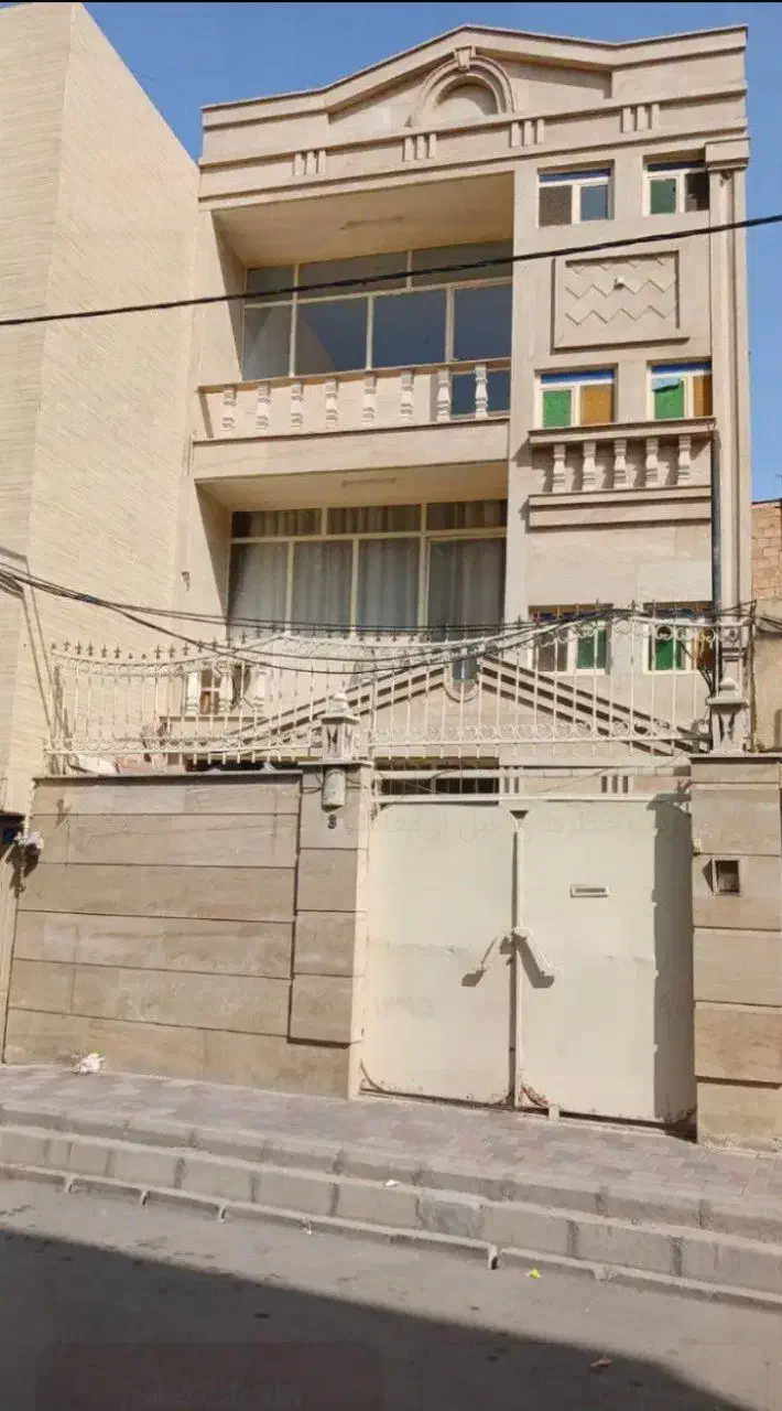 سه طبقه ویلایی
