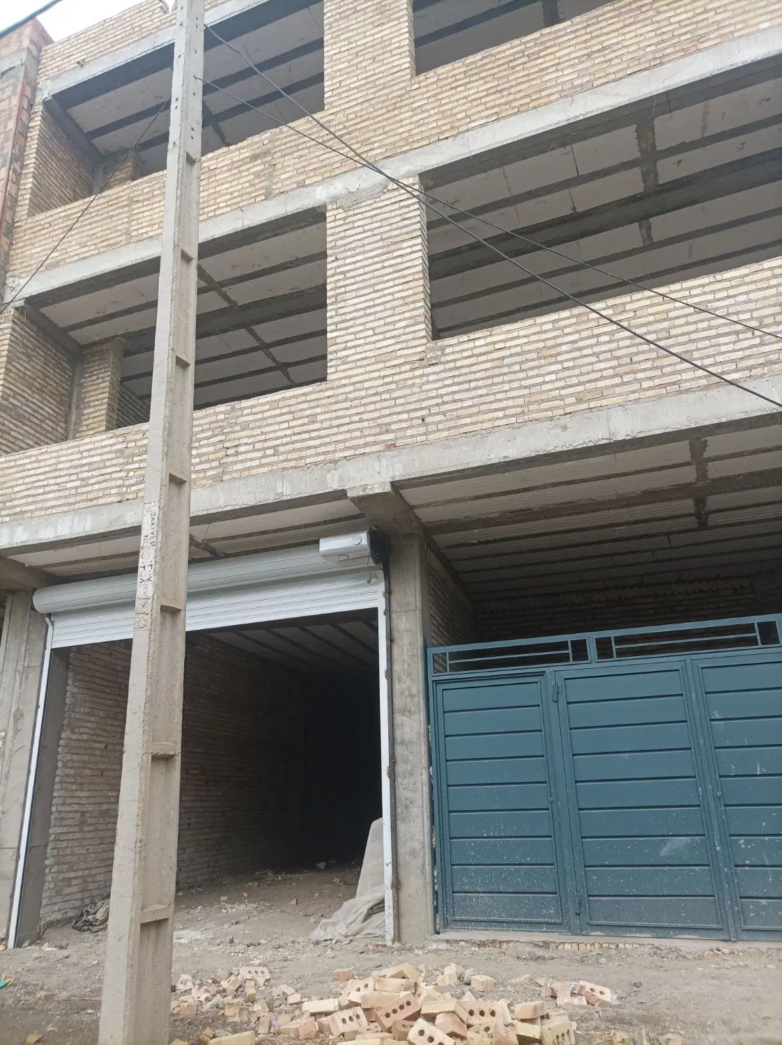 فروش منزل نیمه کاره برخیابان