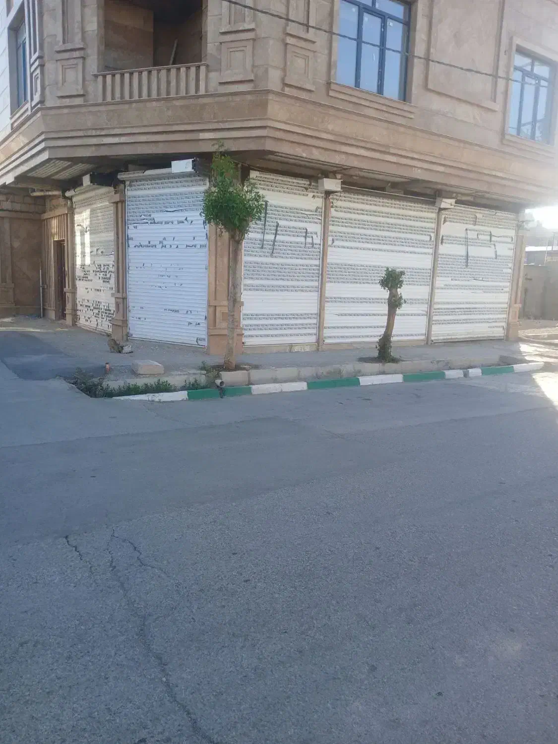 مغازه تجاری روبرومدرسه