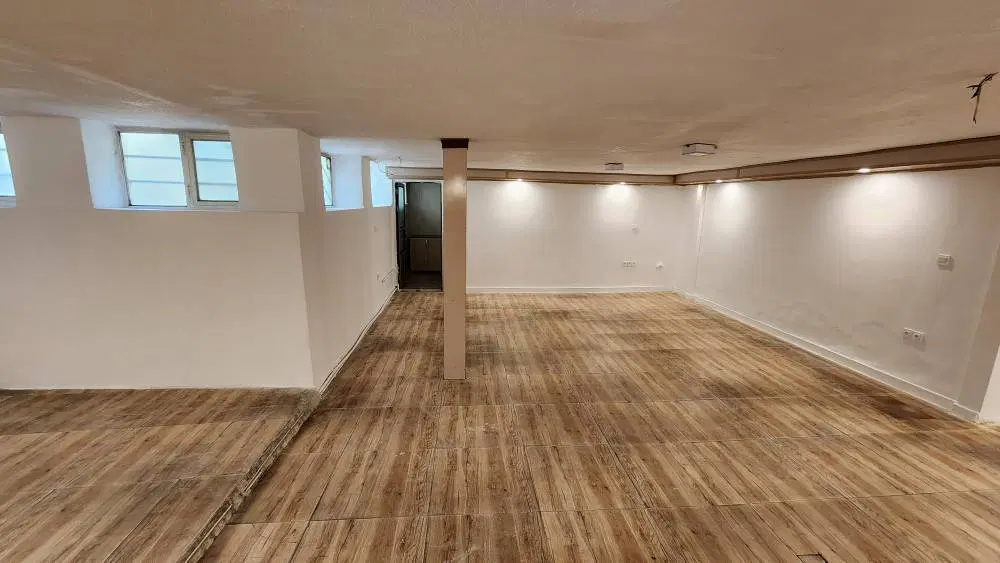 زیرزمین ۹۰ متری مناسب سالن و دفتر کار
