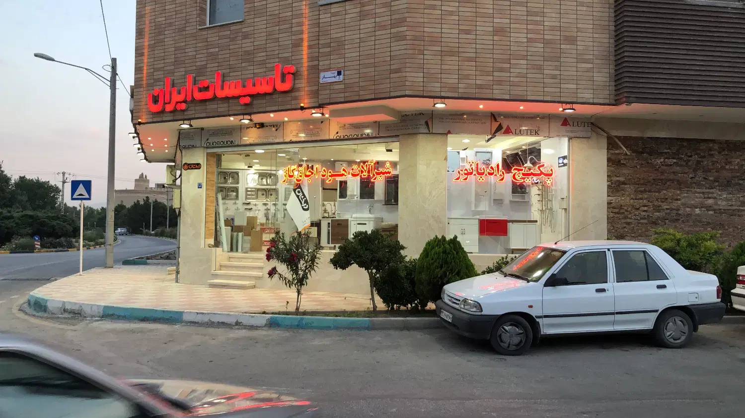۵۰ متر فروشی یا معاضه با زمین مسکونی یا آپارتمان