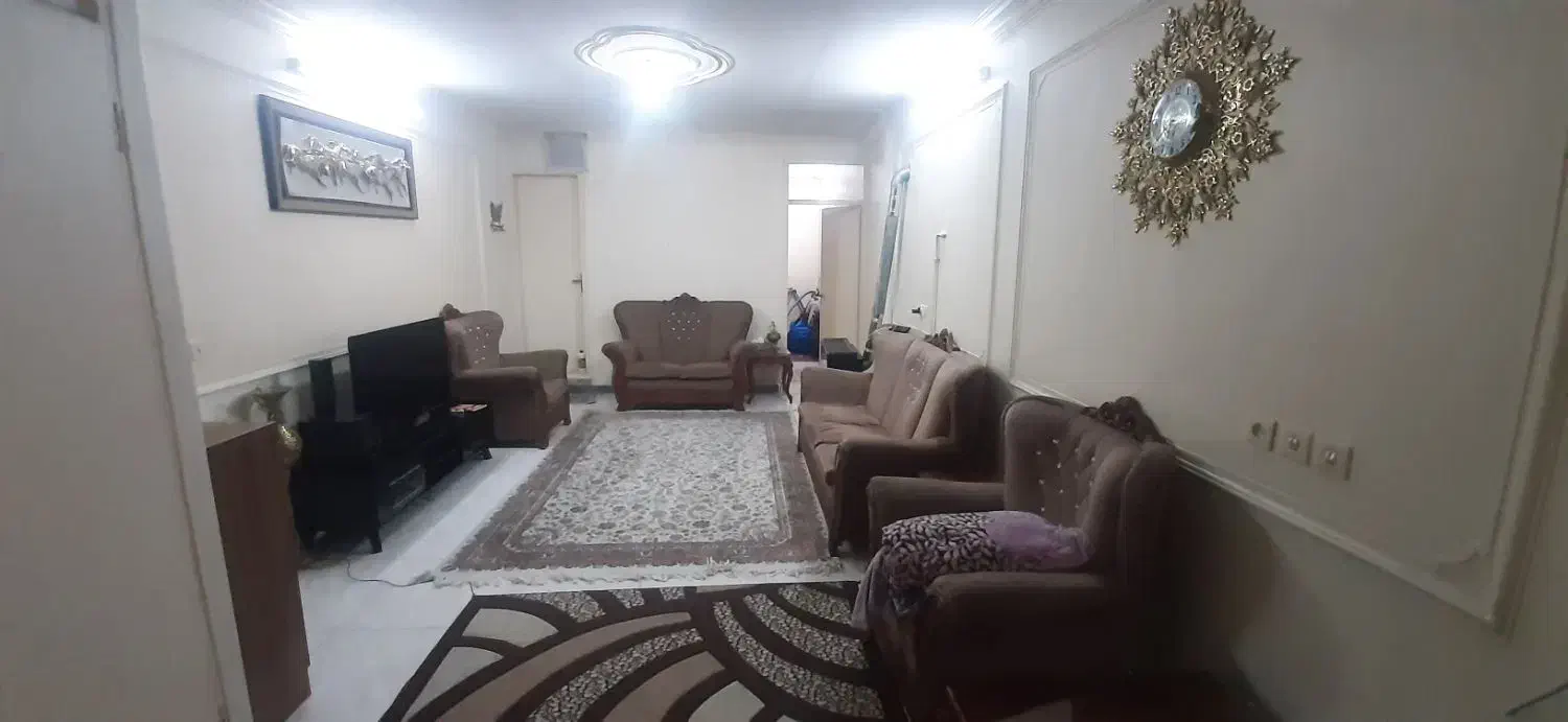 ۵۳ متری _ طبقه سوم _ انباری دار _ تک خواب