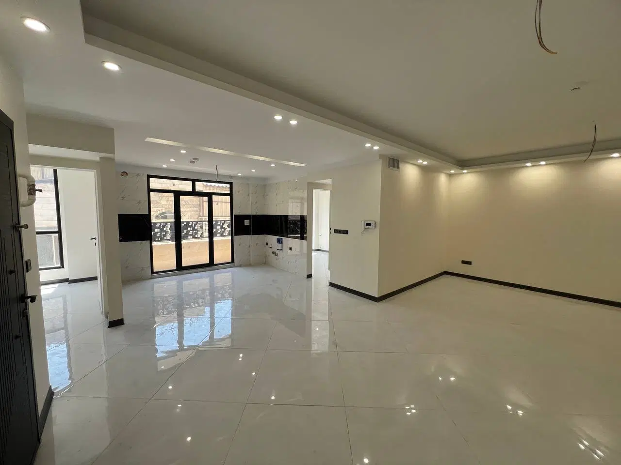 85 متر نوساز شکوفه(دژگام) پارکینگ آسانسور (تکواحد)