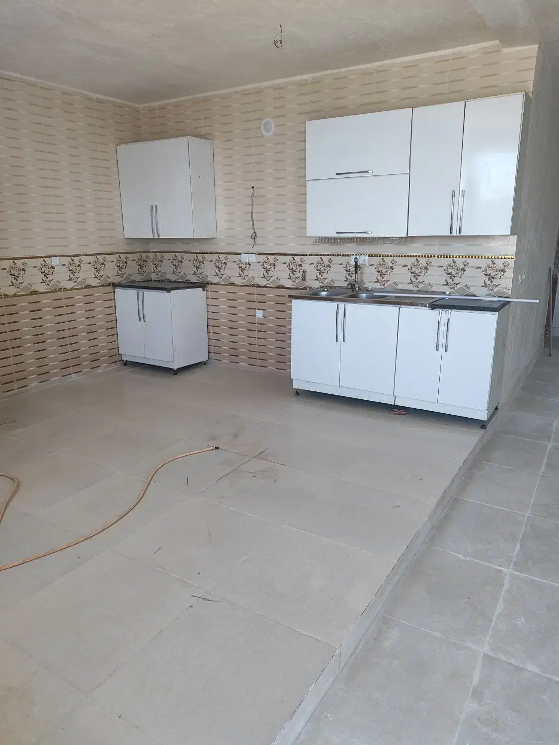 خانه رهن واجاری طبقه بالا 2واحد 130متری