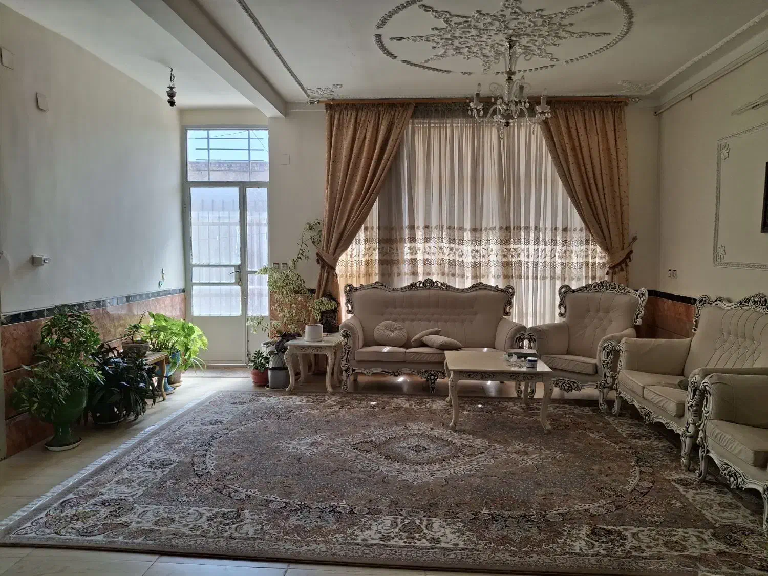 منزل 225 متری درب از ساختمان 3خوابه بلوارارتش