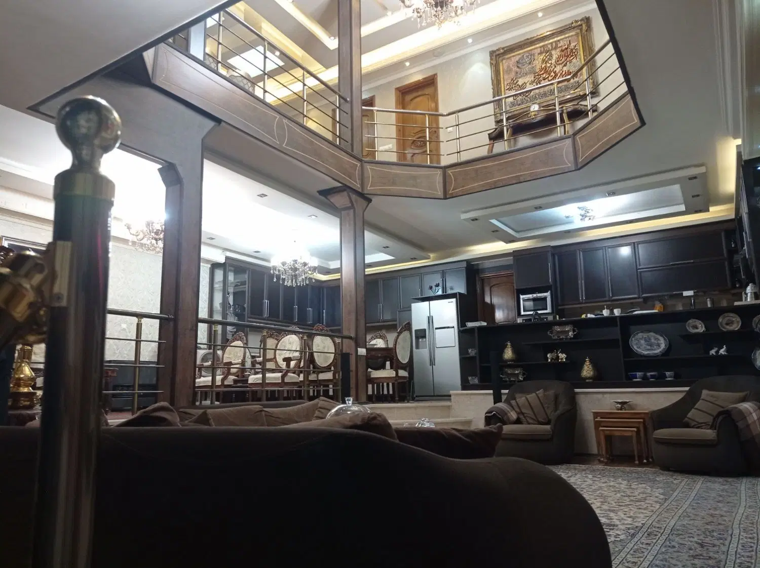 خانه ویلایی لوکس در مرکز شهر