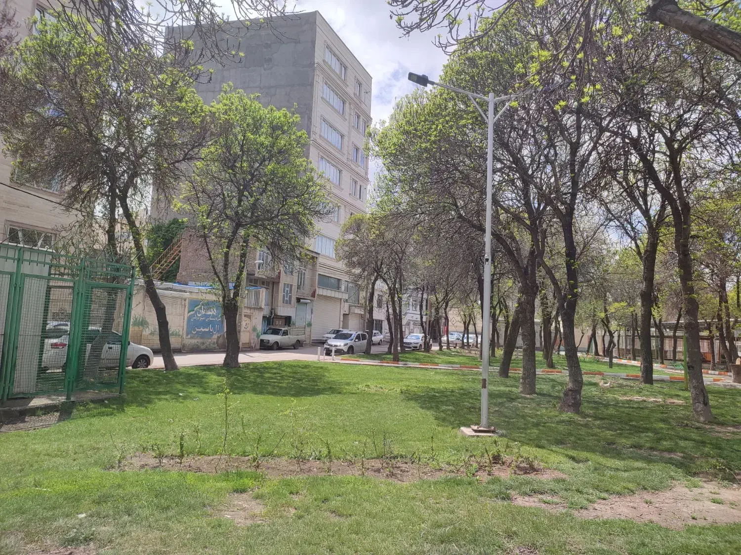 خانه ویلایی جهت کارگاه و خدماتی و مسکونی