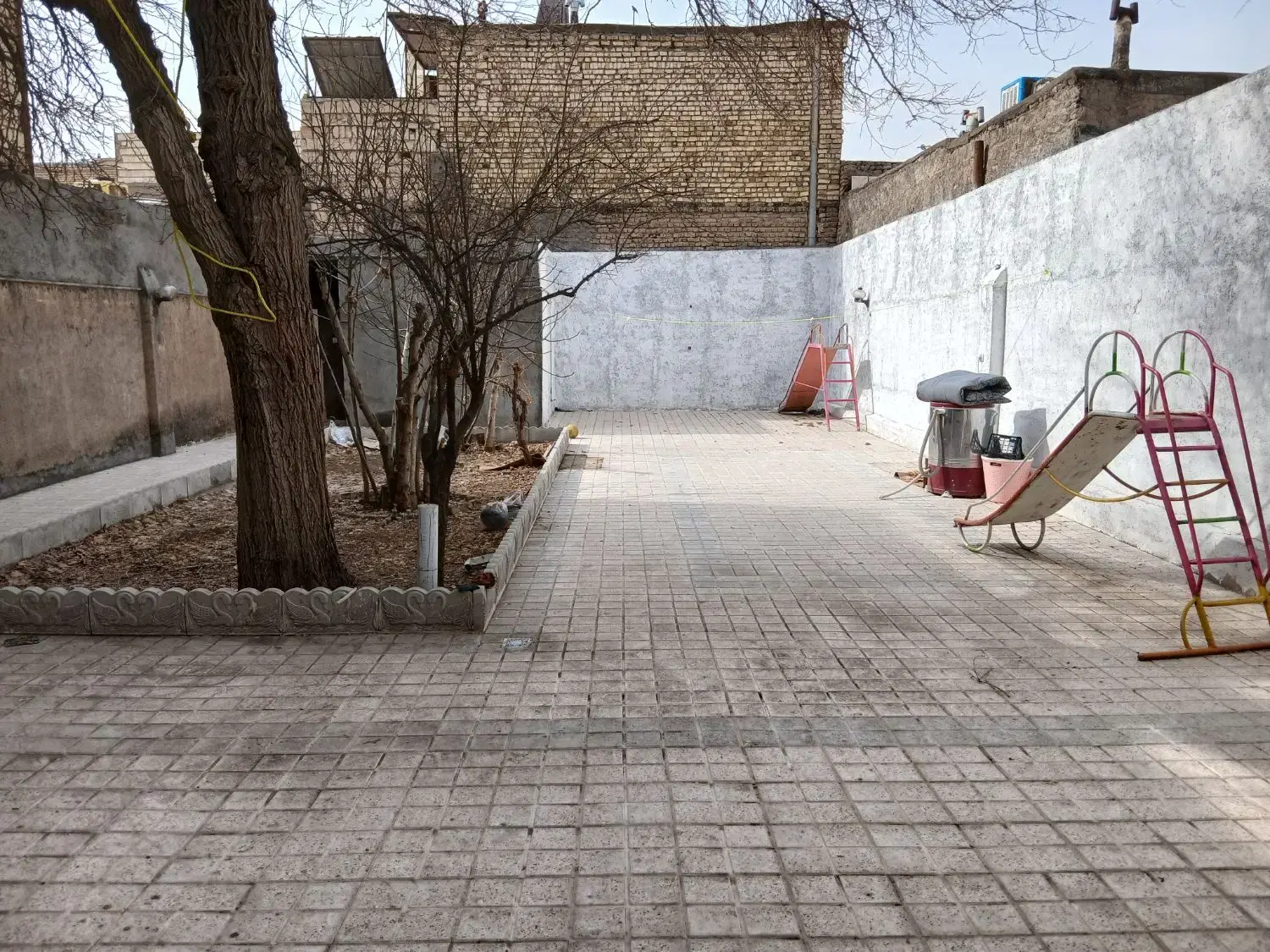 منزل فروشی ۳۵۰ متری ویلایی مسکونی ، تجاری یک طبقه