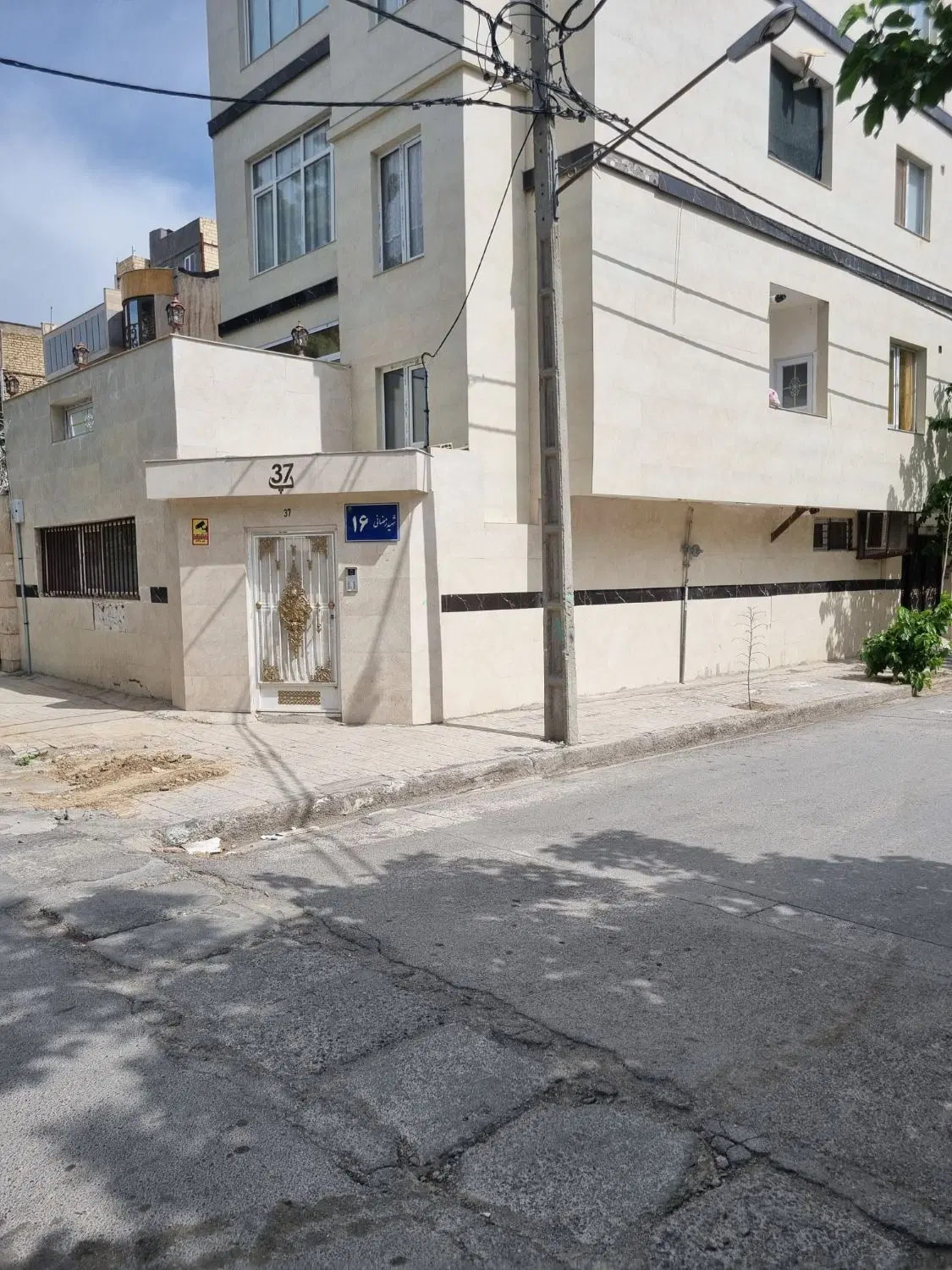 همکف ۱۳۵ متری با پارکینگ اختصاصی