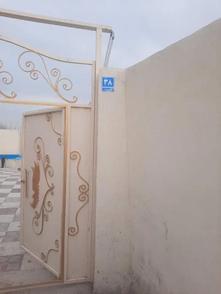 باغچه ۳۲۰ متری با بنای قدیمی