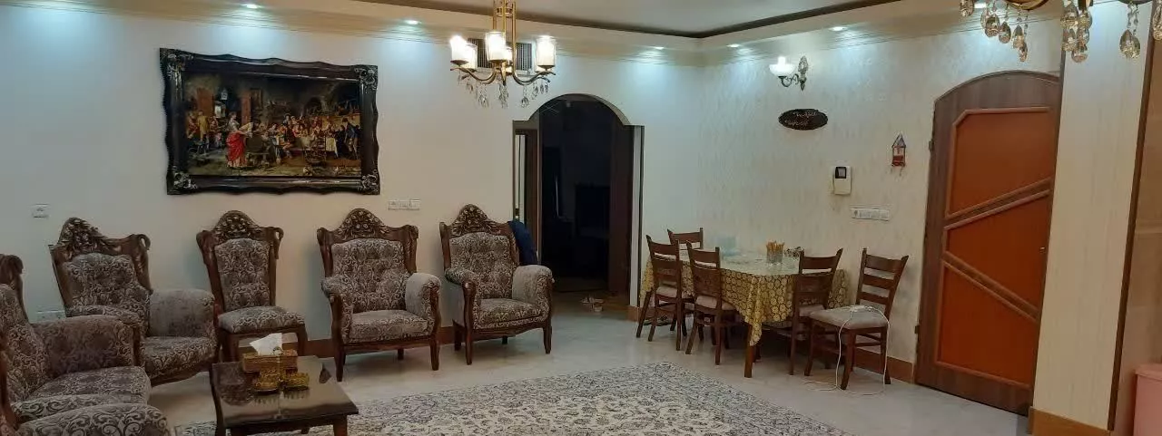 فروش آپارتمان‌ سه طبقه واقع در سپاهانشهر