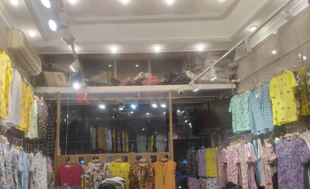 ۲۵ متر مغازه برای لباس فروشی