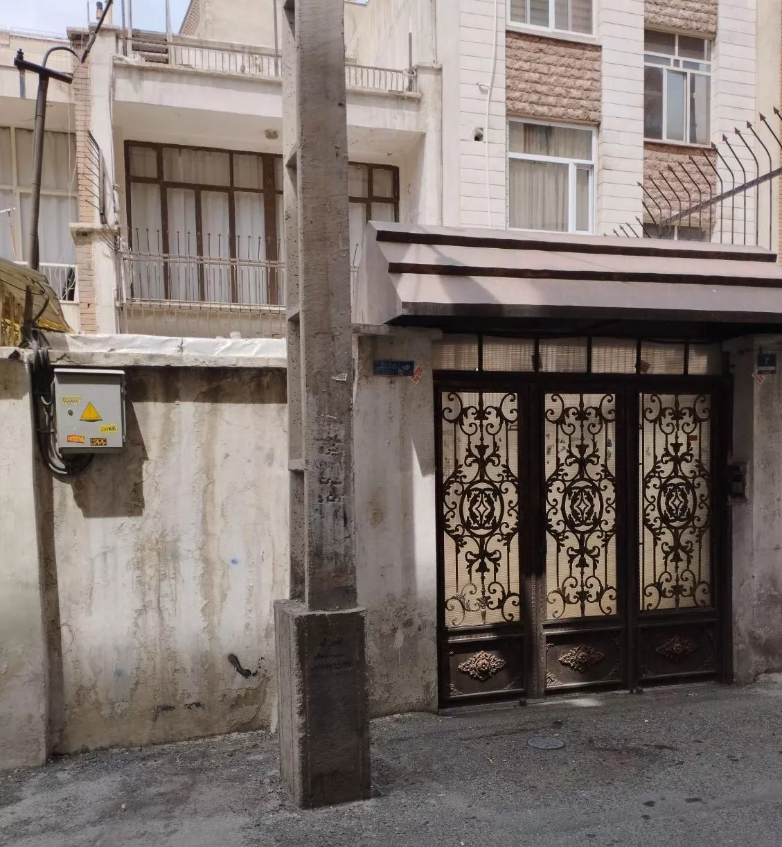 اجاره ملک دربستی 2_5 طبقه خیابان میرحسینی
